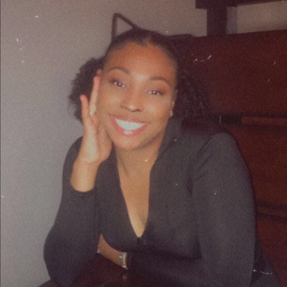 Meet your Posher, Olivia